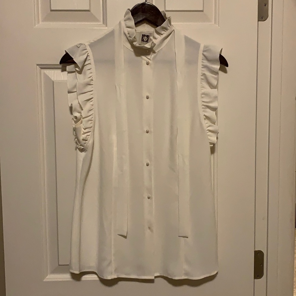 White sleeveless blouse